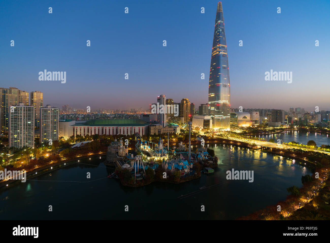 Toits de la Corée du Sud de Séoul, la meilleure vue de la Corée du Sud avec le Lotte World mall au stade de Séoul. Banque D'Images