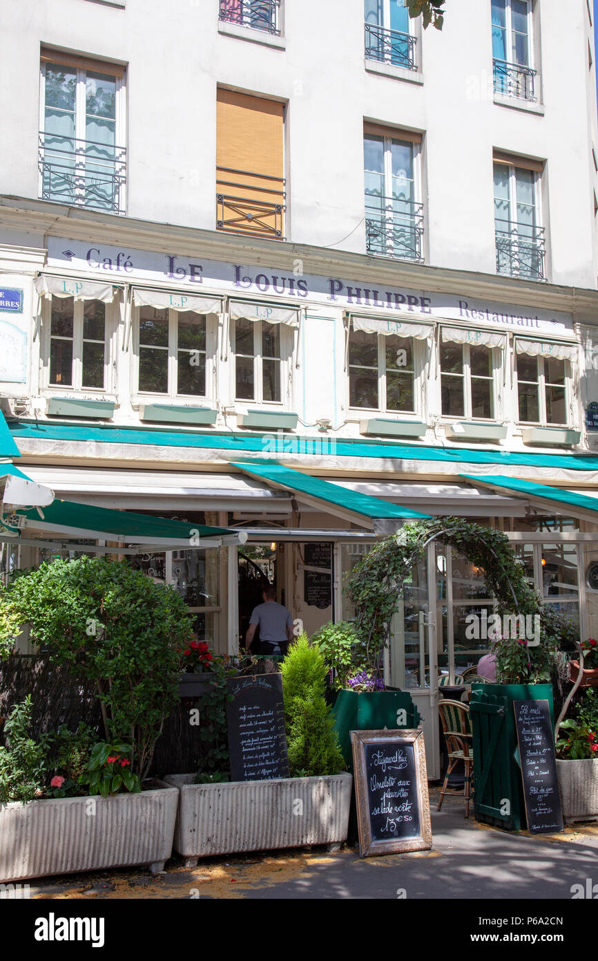 Café Restaurant sur la Rue des barres à Paris , France Banque D'Images