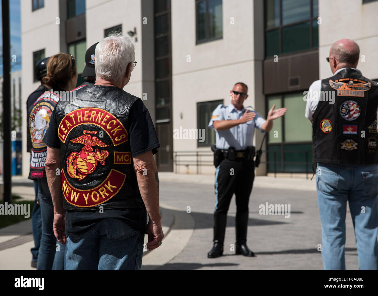 Un groupe de motocyclistes rode à partir de la base navale américaine de Bethesda pour D.C. 29 mai pour participer à l'opération Rolling Thunder. Rolling Thunder s'efforce d'influer sur la politique nationale d'une façon qui aidera POW/MIA's. (U.S. Photo par marine Spécialiste de la communication de masse Seaman William Phillips/libérés) Banque D'Images