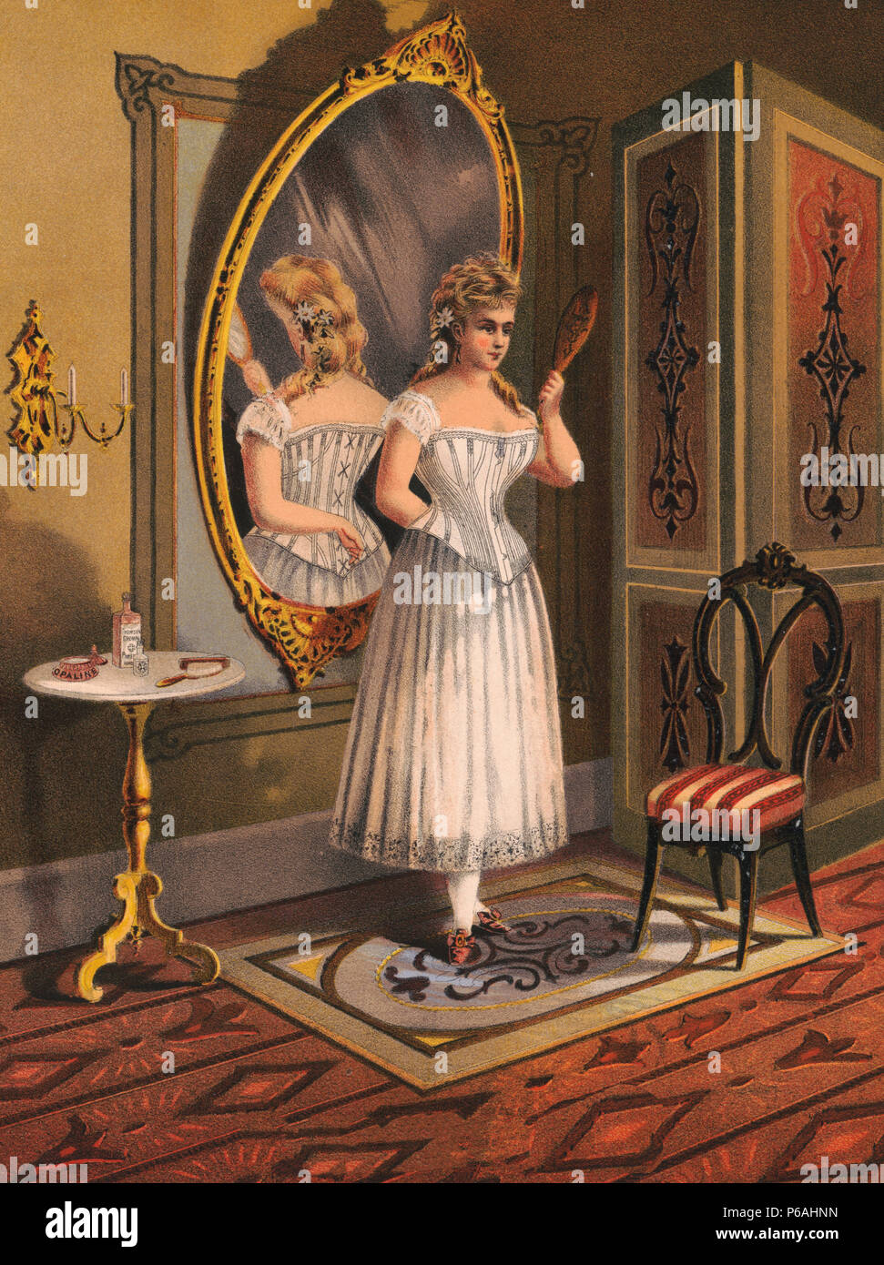 L'illustration montre l'intérieur d'une chambre avec une jeune femme debout avec son retour à un grand miroir et tenant un petit miroir dans la main gauche, avec laquelle elle peut se regarder dans le miroir plus Banque D'Images