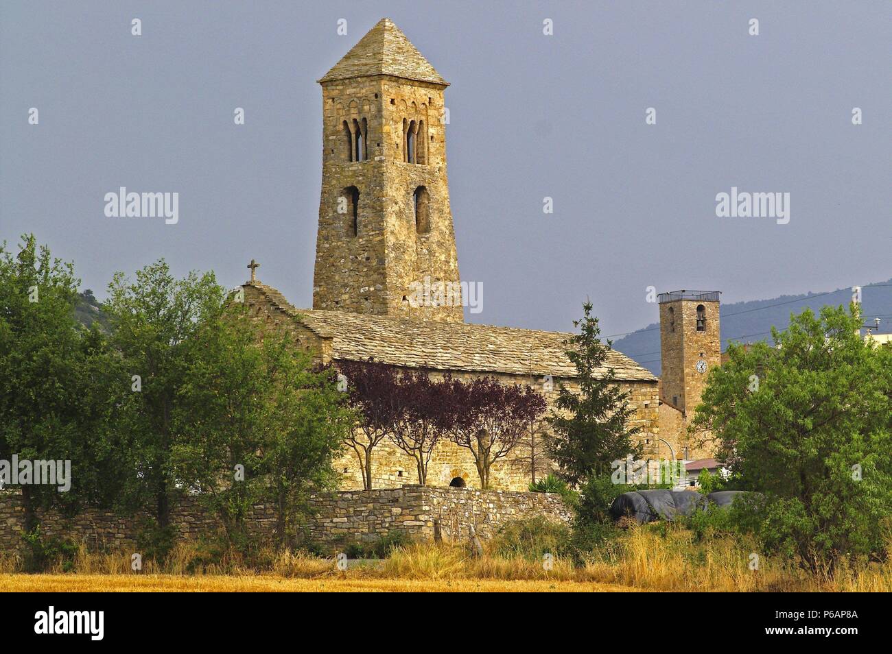 Iglesia romanica de Sant Climent (s,XI). Coll de Nargó. LLeida.Catalunya. España. Banque D'Images