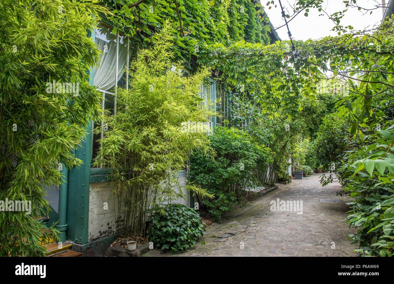 France, Paris 15ème arrondissement, quartier Montparnasse, ruelle de la Villa Vassilieff Banque D'Images