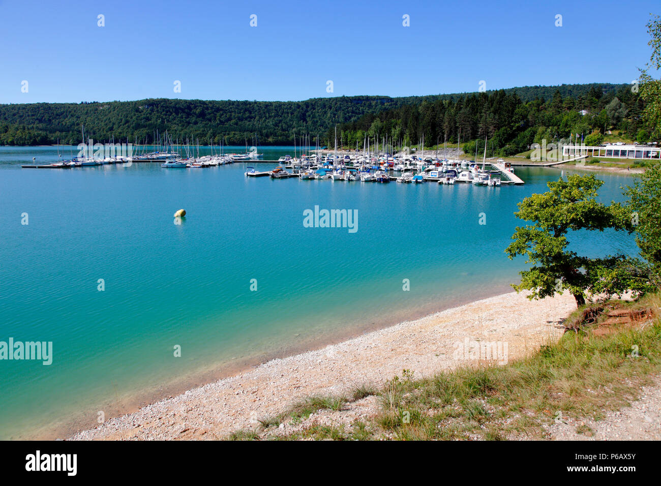 France, Bourgogne Franche Comte, Jura (39), lac de Vouglans, port et plage  de La la Mercantine près de Maisod Photo Stock - Alamy