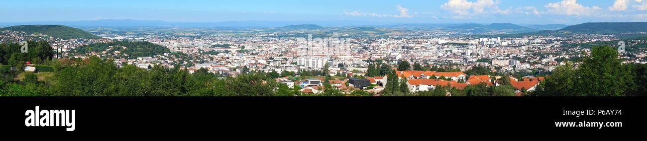 Vue panoramique sur la ville de Clermont-Ferrand, Auvergne, Puy-de-Dôme, France Banque D'Images