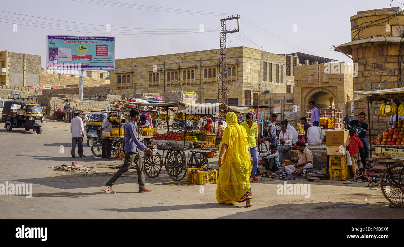 Jaisalmer, Inde - Nov 8, 2017. Marché local à Jaisalmer, Inde. Jaisalmer est un ancien centre de commerce médiéval et d'un État princier au Rajasthan. Banque D'Images