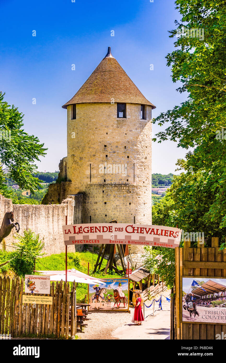 La légende des Chevaliers spectacle équestre médiéval par EQUESTRIO à Provins, France Banque D'Images