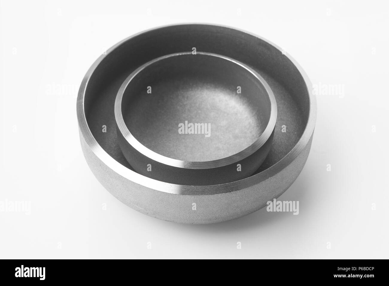 Les capuchons en acier pour les tuyaux en métal de la production industrielle et d'entretien de canalisations Banque D'Images