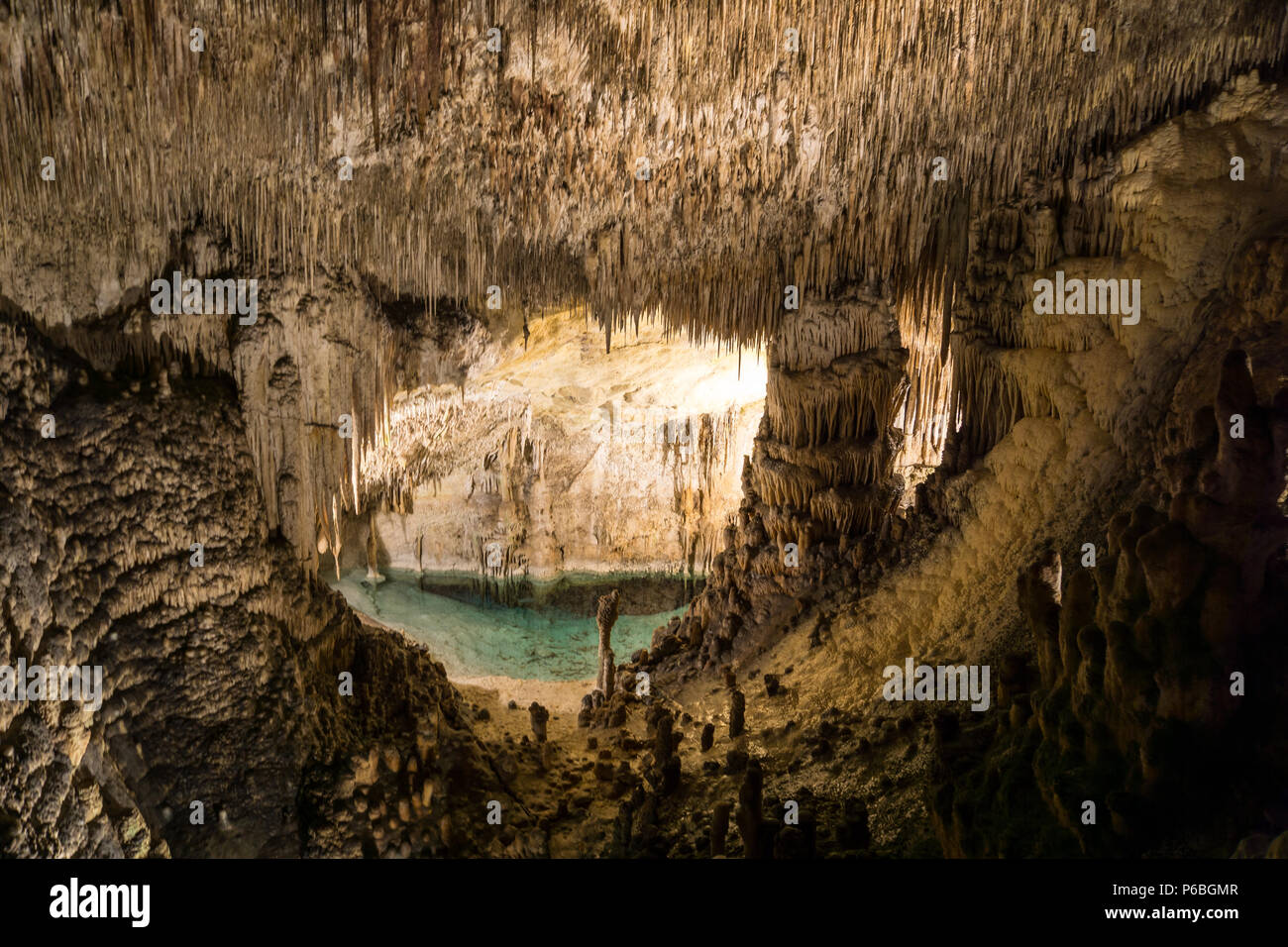 Mallorca, petit lac dans les grottes du Drach Banque D'Images