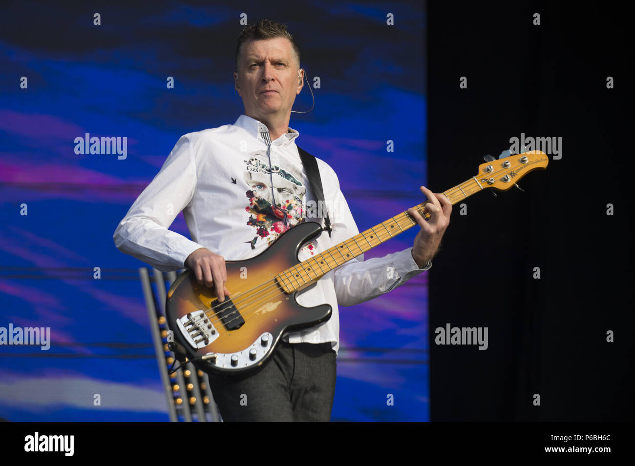 Les musiciens et les fêtards s'assister aux plus grands BBC Week-end à Perth que des concerts sont joués à travers le pays. Profitez de fêtards 22 degré de chaleur. En vedette : Ged Grimes, Simple Minds Où : Perth, Royaume-Uni Quand : 26 mai 2018 Credit : Euan Cherry/WENN Banque D'Images