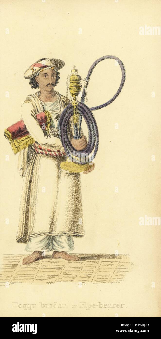 Hoqqu-burdar ou au porteur, avec tuyau tuyau narguile et tapis persan. Coloriée à la gravure sur cuivre par un artiste inconnu de 'costumes asiatiques', Ackermann, Londres, 1828. Banque D'Images