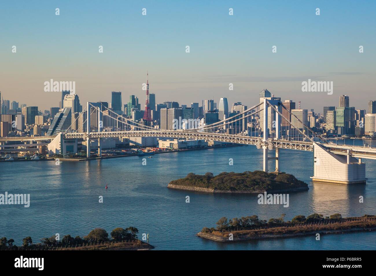 Le Japon, la ville de Tokyo, Tokyo Bay, Skyline, pont en arc-en-ciel, Banque D'Images