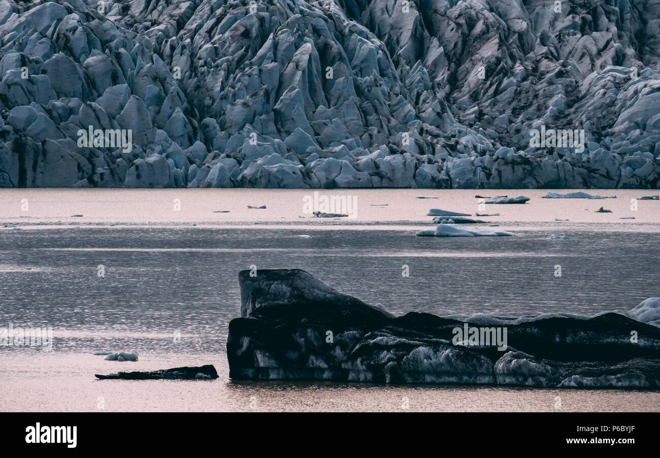 Lagune glaciaire du Jökulsárlón. en Islande en forme de lagon très jolie icebergs Lake Banque D'Images