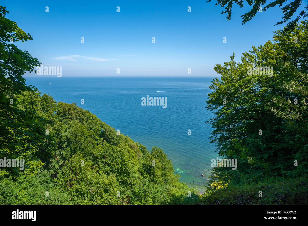 Vue depuis la falaise de craie dans le Parc National de Jasmund, Sassnitz, Rügen, Mecklembourg-Poméranie-Occidentale, Allemagne, Europe Banque D'Images