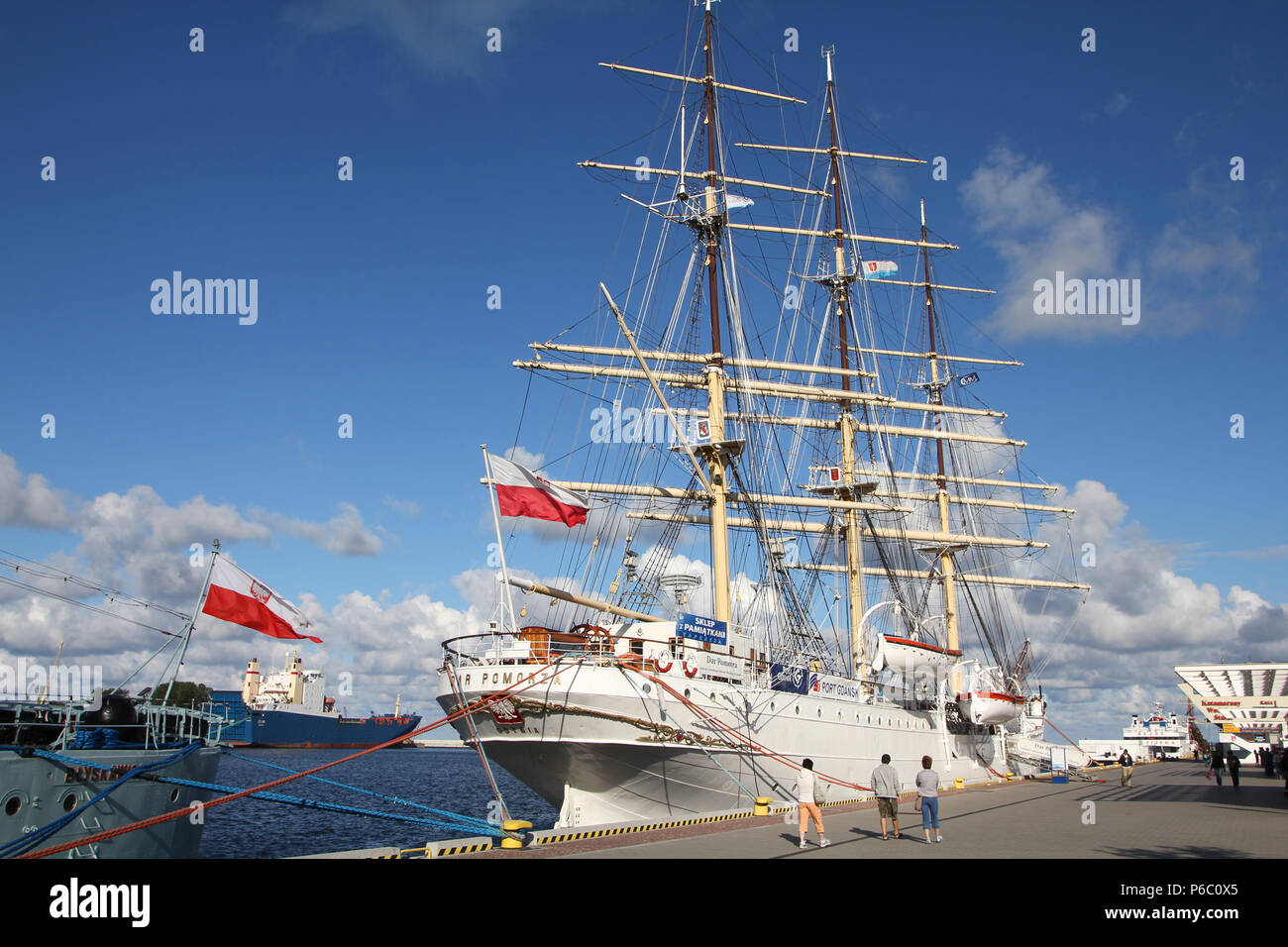 GDYNIA, Pologne - 1 SEPTEMBRE : Dar Pomorza expédier le 1 septembre 2010 à Gdynia, Pologne. La frégate à voile datant de 1909 est un célèbre bateau musée Banque D'Images