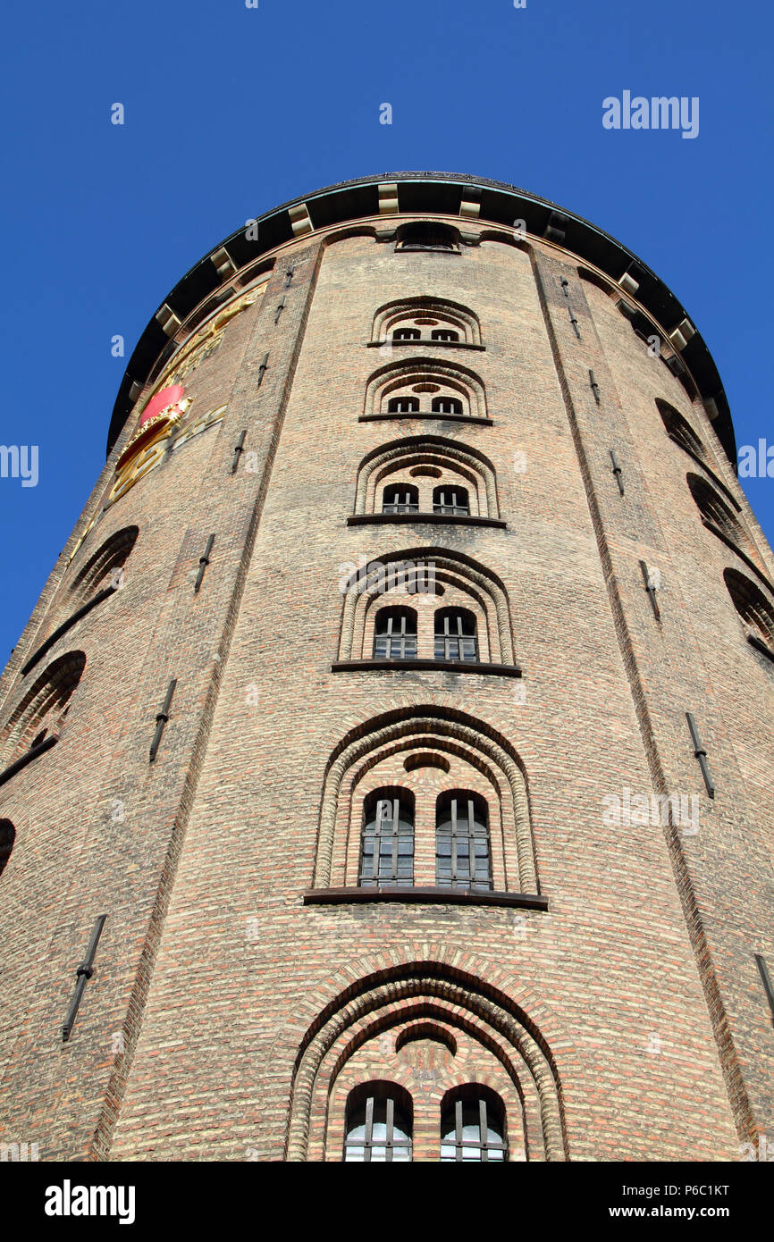 La vieille ville de Copenhague - capitale du Danemark. Vintage célèbre observatoire astronomique - Tour Ronde (Rundetarn). Région d'Oresund. Banque D'Images