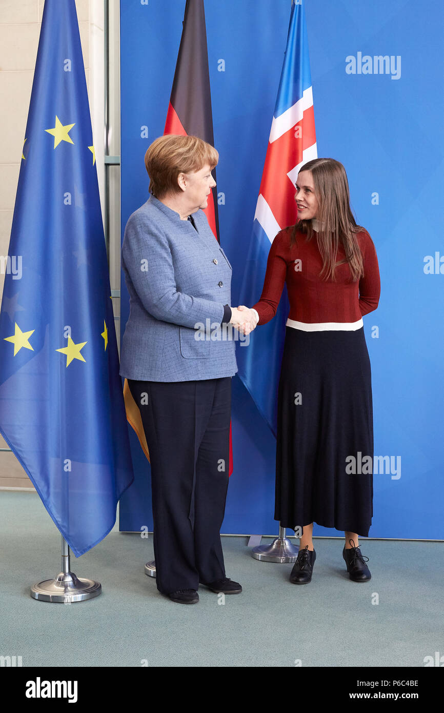 Berlin, Allemagne - La Chancelière allemande Angela Merkel et le premier ministre de la République d'Islande, Katrín Jakobsdottir. Banque D'Images