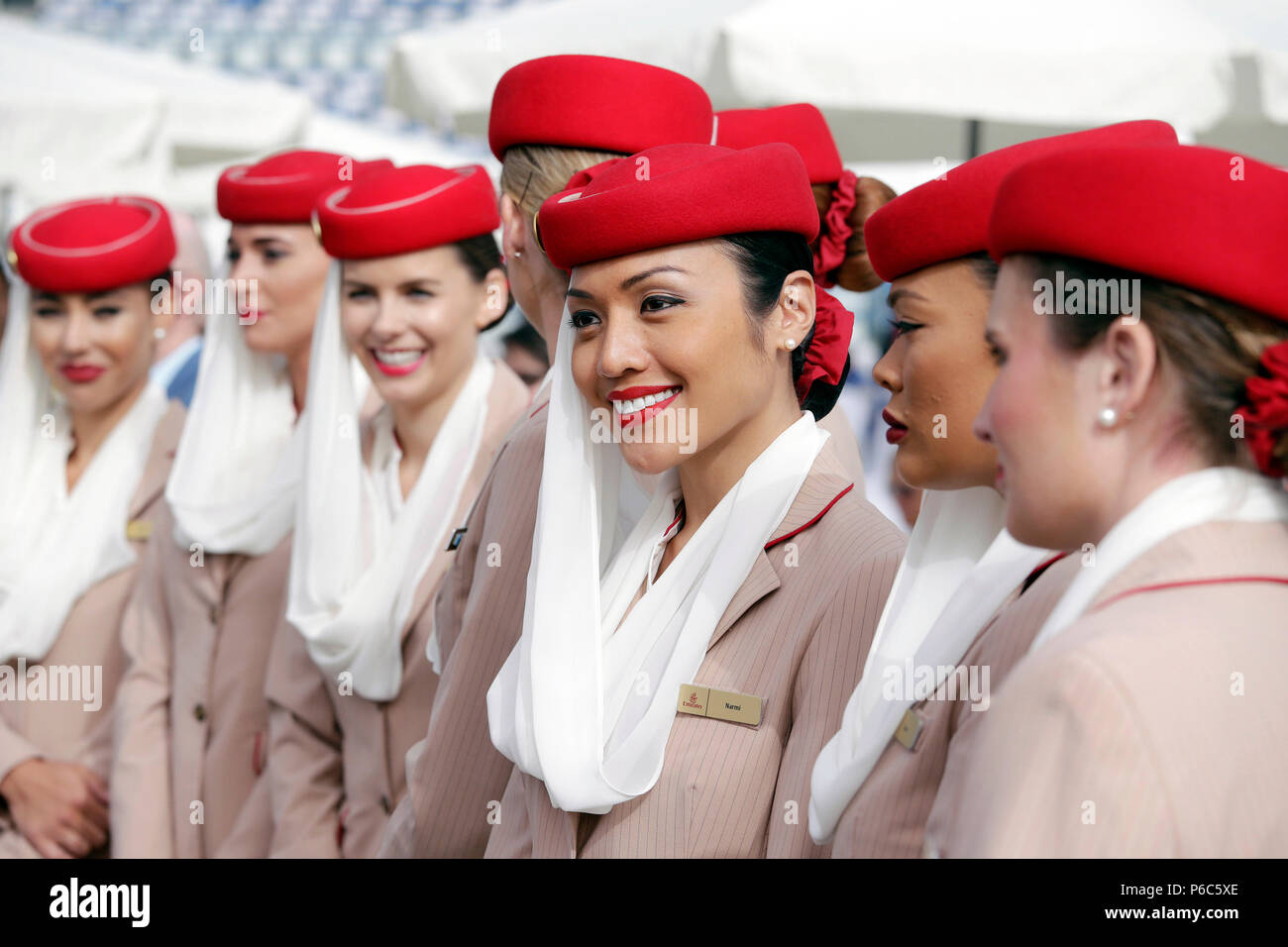 Dubaï, Émirats arabes unis, de l'hôtesse de la compagnie aérienne Emirates Banque D'Images