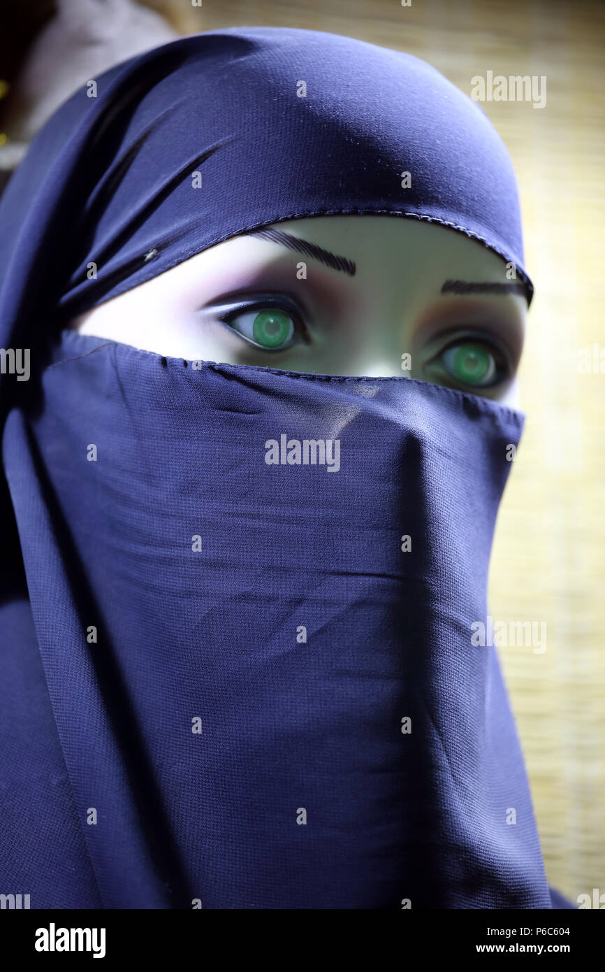 24.03.2017, Dubaï, Émirats arabes unis, mannequin porte un niqab Banque D'Images