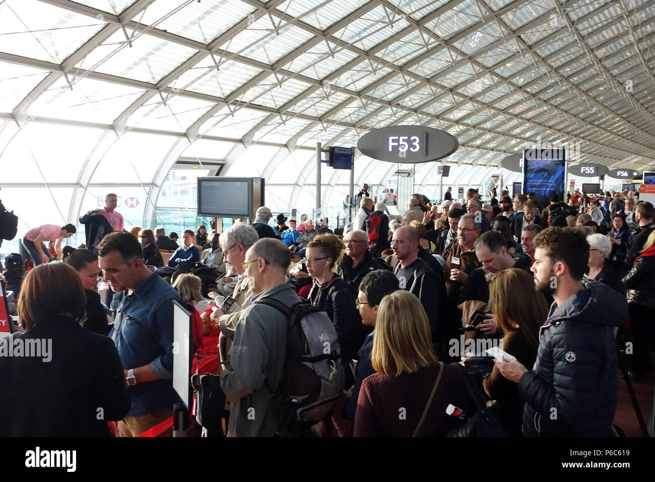 Paris, France, personnes dans un bâtiment de l'aéroport Charles de Gaulle Banque D'Images