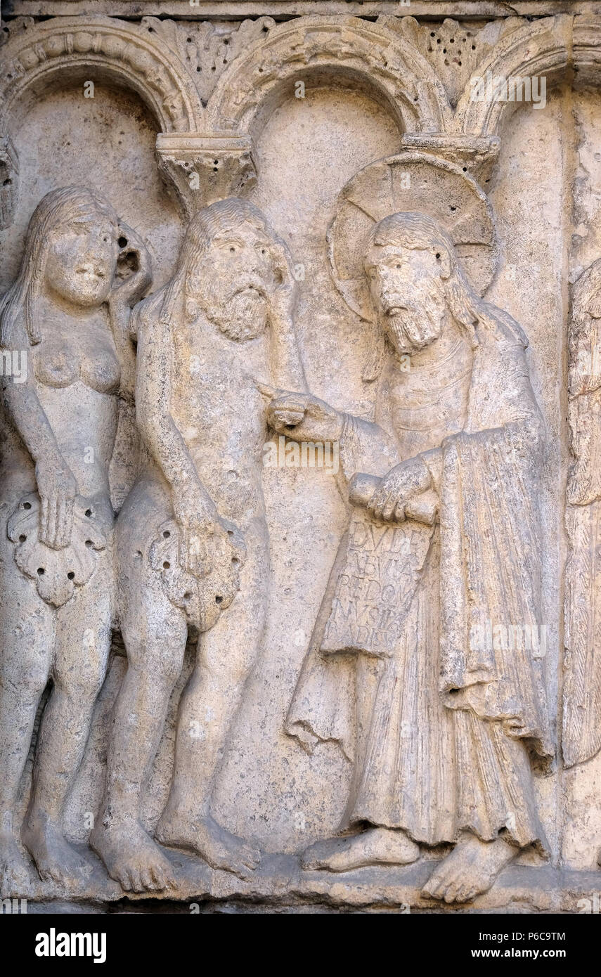La réprimande d'Adam et Eve en secours, Wiligelmo La cathédrale de Modène, Italie Banque D'Images