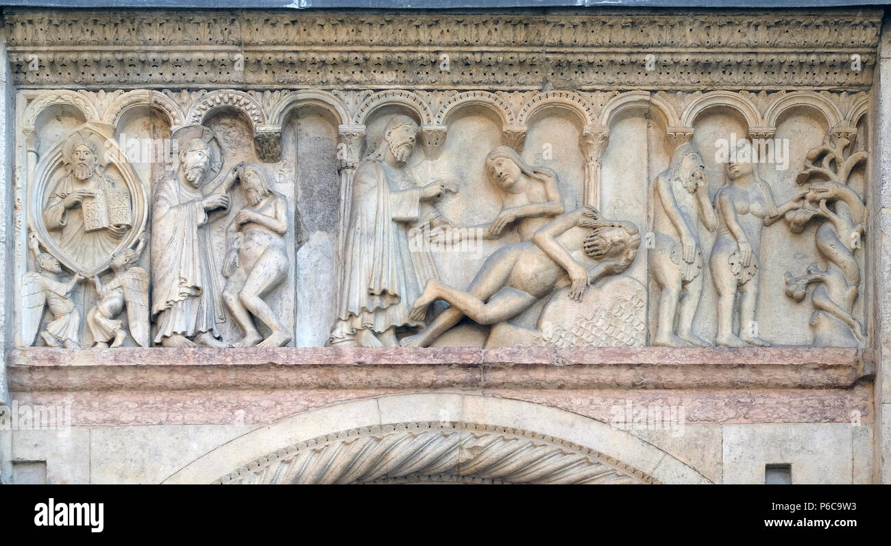 Création d'Adam et Eve, la tentation de secours Wiligelmo, la cathédrale de Modène, Italie Banque D'Images