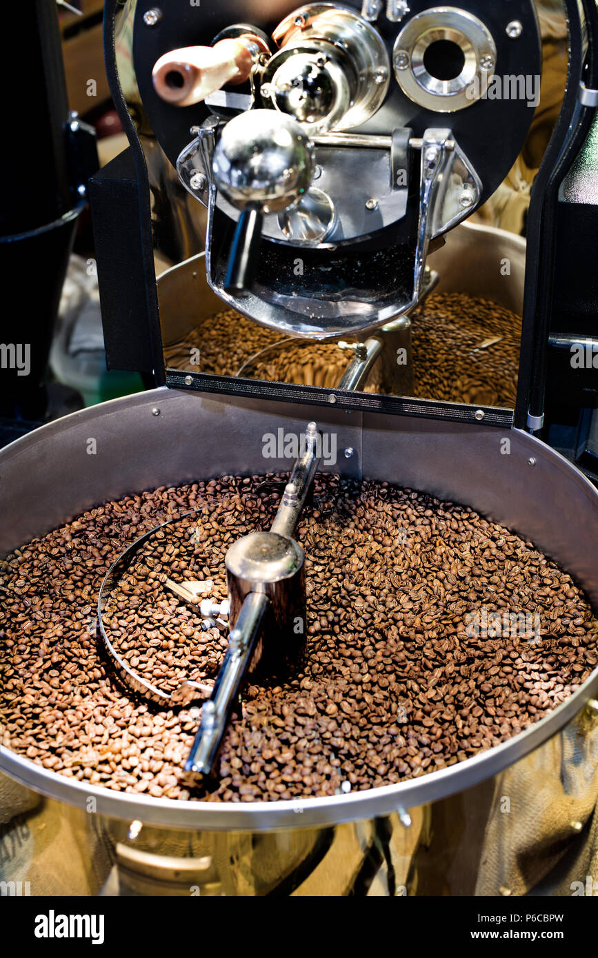 Machine pour rôtir les grains de café, photo verticale Banque D'Images