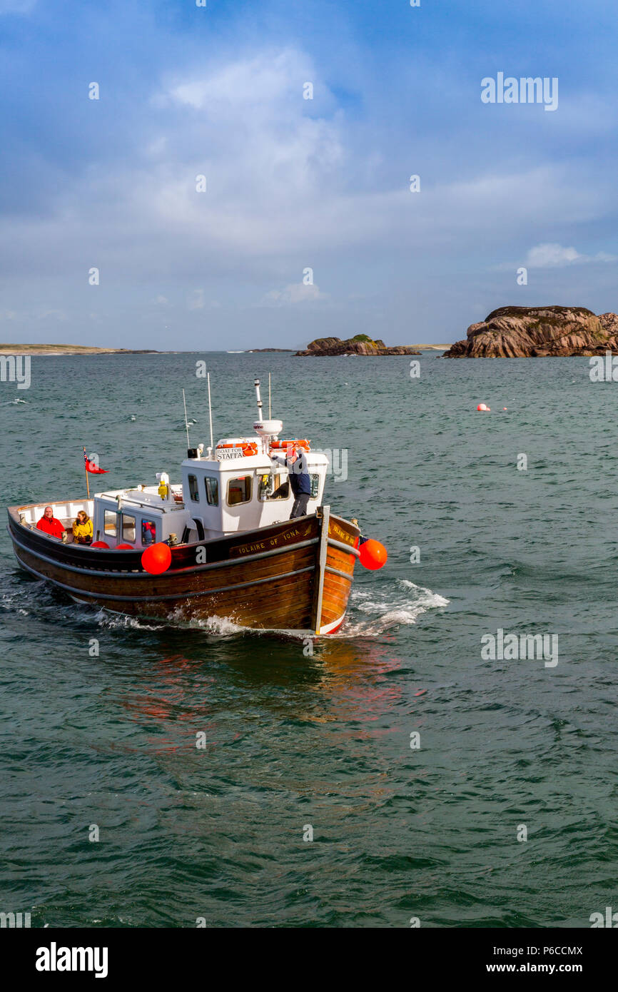 'Iolaire d'Iona' le retour des passagers d'un voyage à Staffa à Fionnphort embarcadère de la Ross of Mull, Argyll and Bute, Ecosse, Royaume-Uni Banque D'Images