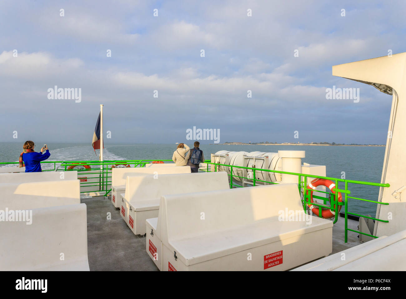En France, en Charente Maritime, entre l'île d'Aix et Fouras, traversée sur le ferry // France, Charente-Maritime (17), entre l'Île d'Aix et Fouras, travers Banque D'Images