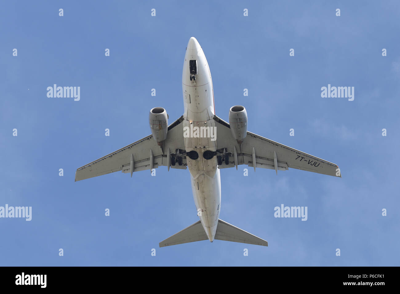 ISTANBUL, TURQUIE - 10 mars 2018 : Air Algerie Boeing 737-6D6 CN (30211) l'atterrissage pour l'aéroport Ataturk d'Istanbul. Air Algerie est la compagnie aérienne nationale d'un Banque D'Images