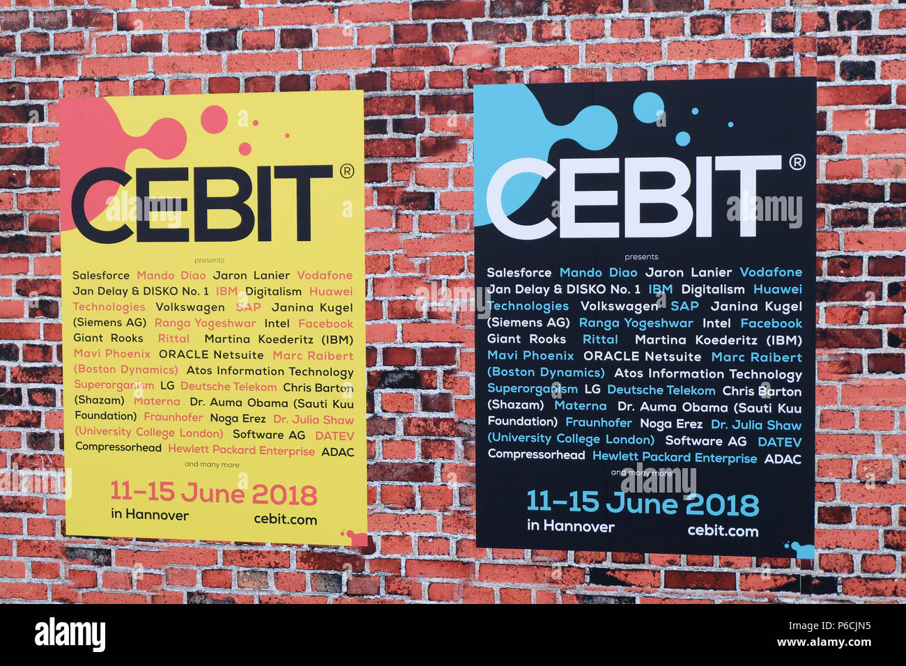 Hanovre, Allemagne - 13 juin 2018 : deux affiches de la CeBIT annonce le programme culturel et technique du CeBIT 2018. Banque D'Images