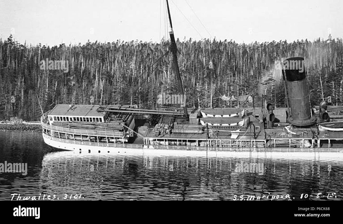 . Anglais : naufrage du paquebot MARIPOSA, Fitzhugh Sound (Colombie-Britannique), le 8 octobre 1915 . Anglais : Légende sur l'image : S.S. Mariposa, 10-8-15 PH Coll 247,490 appartenant à l'Alaska Steamship Company, le Mariposa a subi des dommages sur une saillie rocheuse à l'extrémité supérieure de Fitzhugh Son. Il est renfloué par la vapeur de récupération d'Esquimalt, SALVOR et remorqué à la cale sèche du sud de Seattle et Construction Drydock Co. le 15 novembre. Les passagers ont été secourus en moins de deux heures et a atterri à Ketchikan. Sujets (LCTGM) : accidents de navire--Colombie-Britannique Sujets (LCSH) : Mariposa (navire) ; Fitz Hugh Sound (B. Banque D'Images