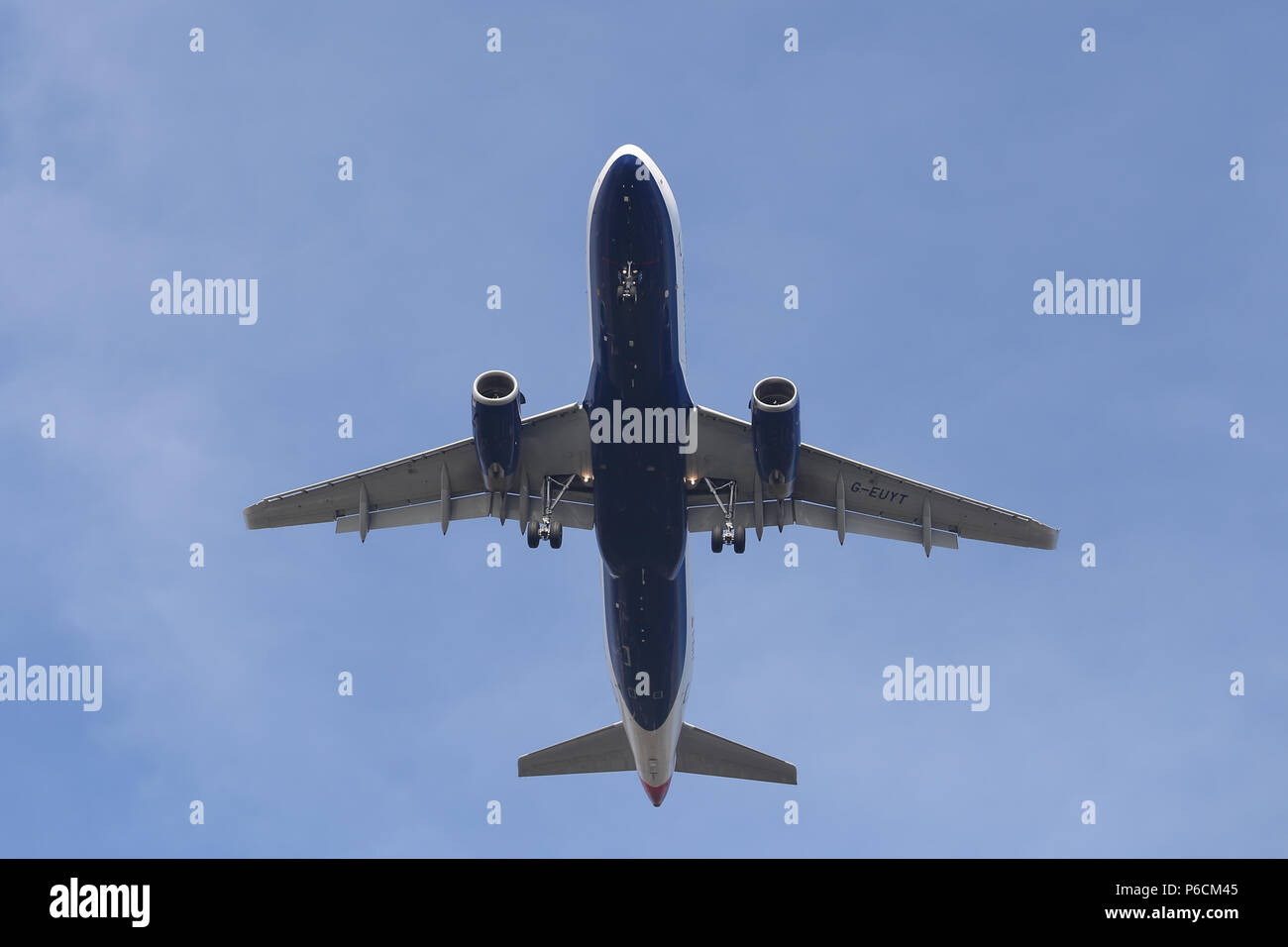 ISTANBUL, TURQUIE - 10 mars 2018 : British Airways Airbus A320-232 (CN 5985) l'atterrissage à l'aéroport Ataturk d'Istanbul. British Airways a une taille de la flotte 273 Banque D'Images