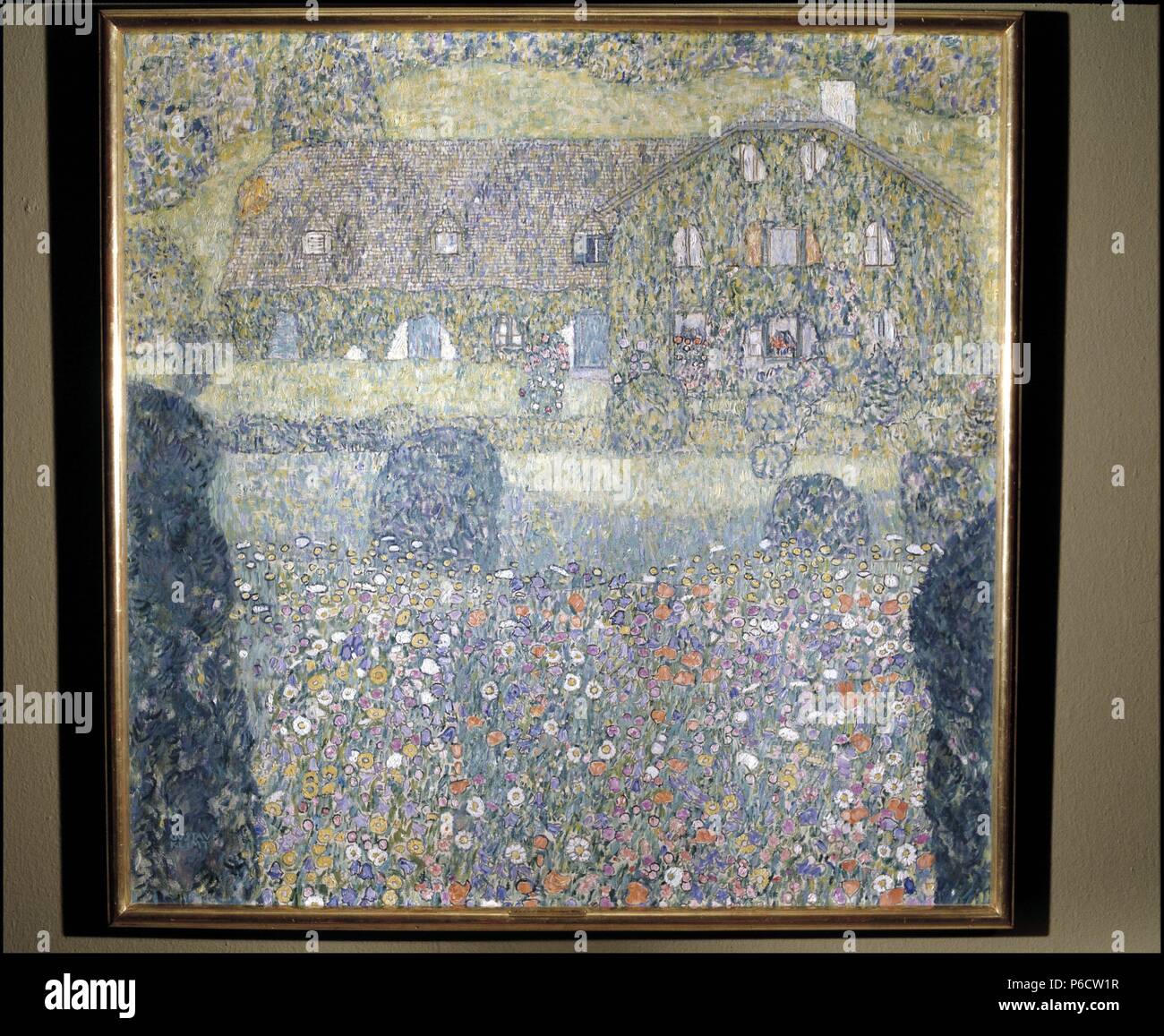 KLIMT, Gustav. PINTOR AUSTRIACO 1862-1918. ' CASA DE CAMPO A ORILLAS DEL LAGO ATIÈRE '. GALERIA AUSTRIACA DE VIENA. Banque D'Images