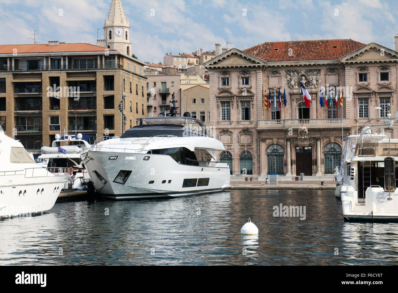 De Marseille Vieux port à l'Estaque par la navette maritime, sortie de l'hôtel de ville Banque D'Images