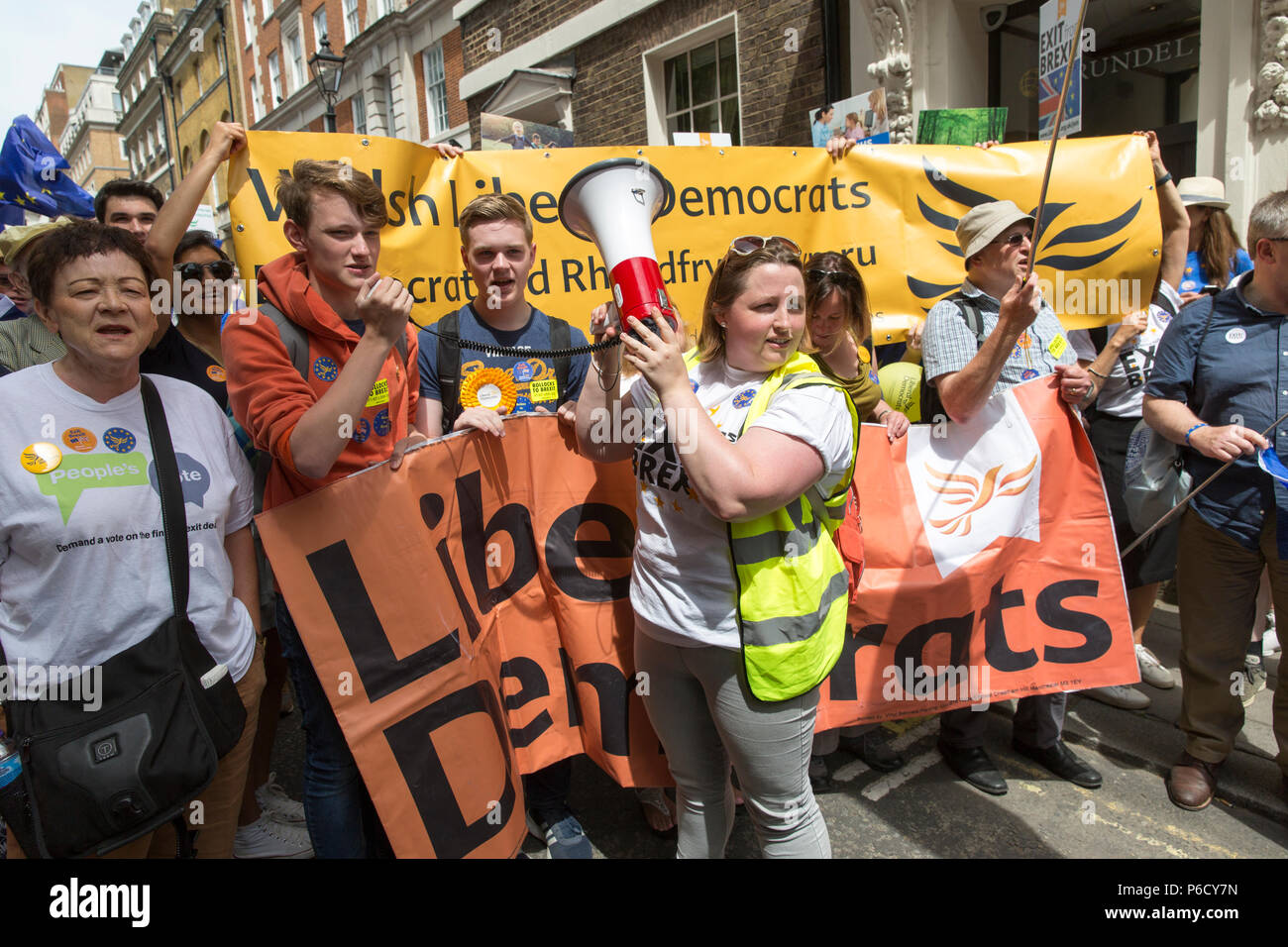 Vote du peuple de protestation anti-Brexit : environ 100 000 mars à la place du Parlement le 23 juin 2018, deux ans après l'Brexit vote référendaire. Banque D'Images
