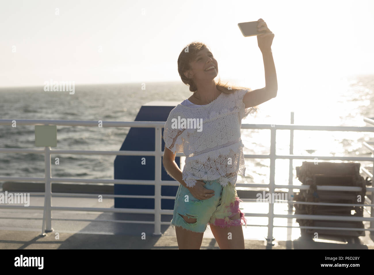 Woman with mobile phone selfies Banque D'Images