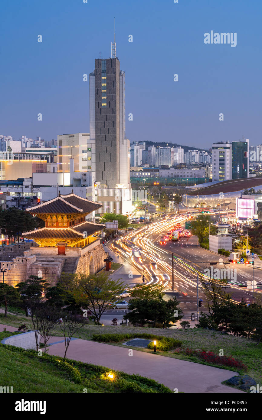 Cityscape at Heunginjimun porte Dongdaemun de Séoul en Corée du Sud Banque D'Images