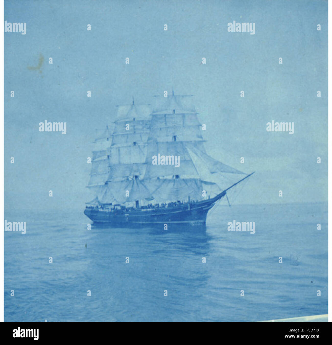 . Anglais : non identifie trois-mâts voile de bateau, Lieu inconnu, ca. 1899 . Anglais : Cette photographie fait partie d'un ensemble d'images qui illustrent la progression d'un voyage au Japon et d'Hawaii, les Philippines et le Japon. Il n'est pas connu si H. Ambrose Kiehl fut le photographe ou ont pris part à la marche . Au verso de l'image : en mer Sujets (LCSH) : les bateaux à voile . vers 1899 non identifié 79 trois-mâts voile de bateau, Lieu inconnu, ca 1899 (KIEHL 147) Banque D'Images