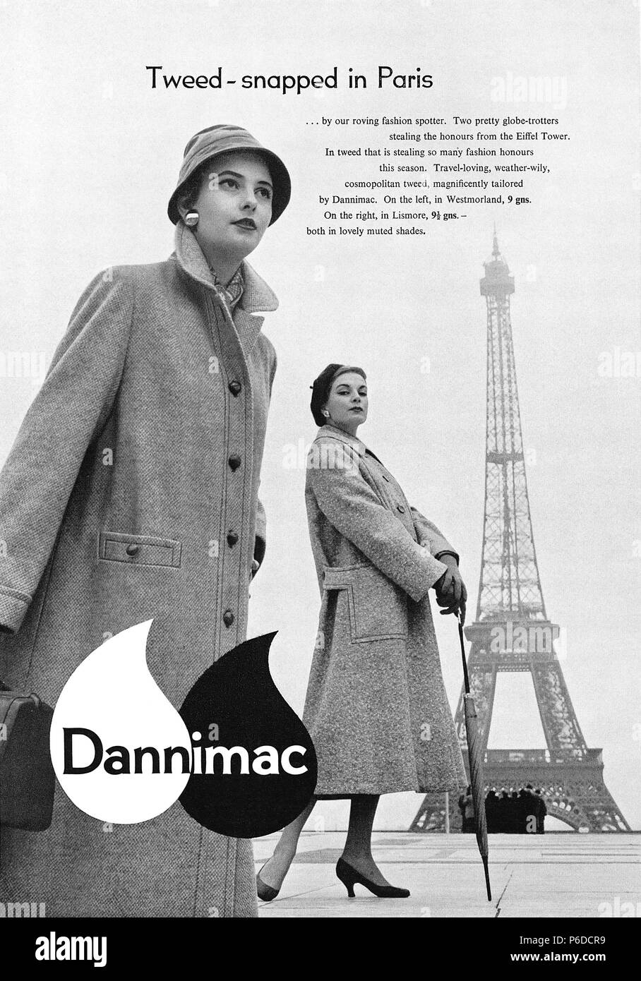 1956 La publicité pour les femmes manteaux par Dannimac tweed. Banque D'Images