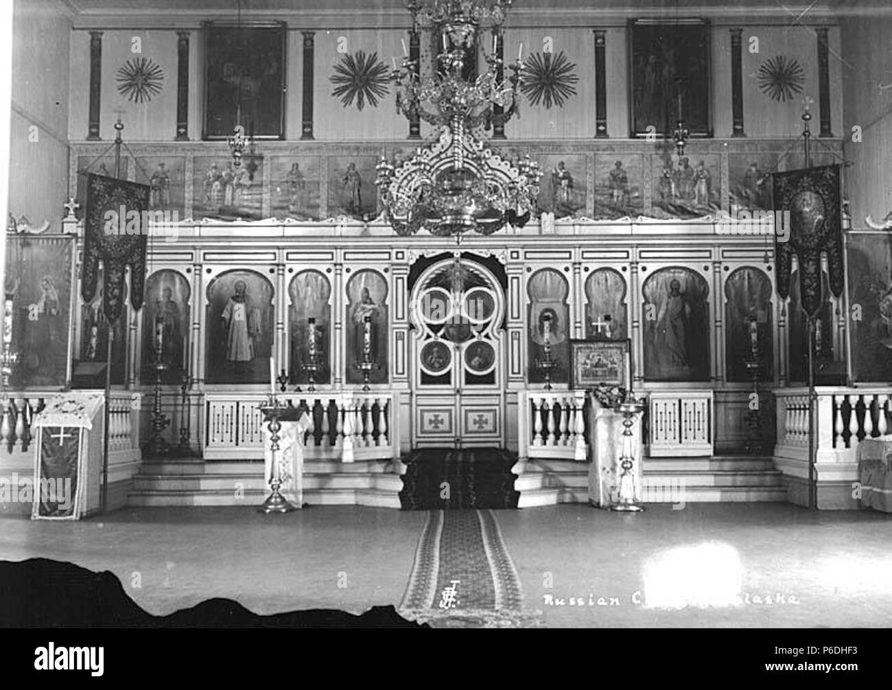 . Anglais : Intérieur de l'Église orthodoxe russe, Unalaska, ca. 1912 . Anglais : Légende sur l'image : Eglise Russe, Unalaska PH Coll 247,351 Sujets (LCTGM) : eglises orthodoxes ----l'Alaska ; Unalaska Interiors--Alaska--Unalaska ; Église catholique grecque orthodoxe russe d'Amérique--installations--Alaska--Sujets Unalaska (LCSH) : la décoration des églises et de l'ornement--Alaska--Unalaska . vers 1912 55 Intérieur de l'Église orthodoxe russe, Unalaska, ca 1912 (THWAITES 247) Banque D'Images