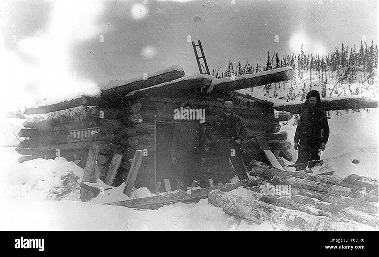 . Anglais : Prospecteurs en face de Ward's cabin sur claim no 4 ci-dessous le ruisseau Bonanza, 1899 . Anglais : PH Coll 35,497 sujets l'or du Klondike (LCTGM) : or--Yukon ; Log cabins--Yukon Sujets (LCSH) : claims--Yukon . 1899 59 prospecteurs en face de Ward's cabin sur claim No 4 ci-dessous le ruisseau Bonanza, 1899 (129) SARVANT Banque D'Images