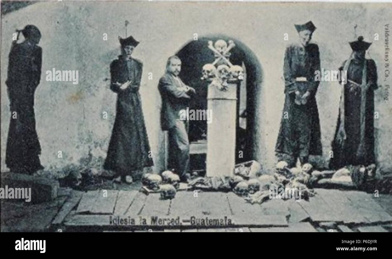 Español : Momias en las catacumbas de la Iglesia de la Merced en la Ciudad de Guatemala. Terremoto de Guatemala de 1917-1918. 1917 60 Lamerced momias Banque D'Images