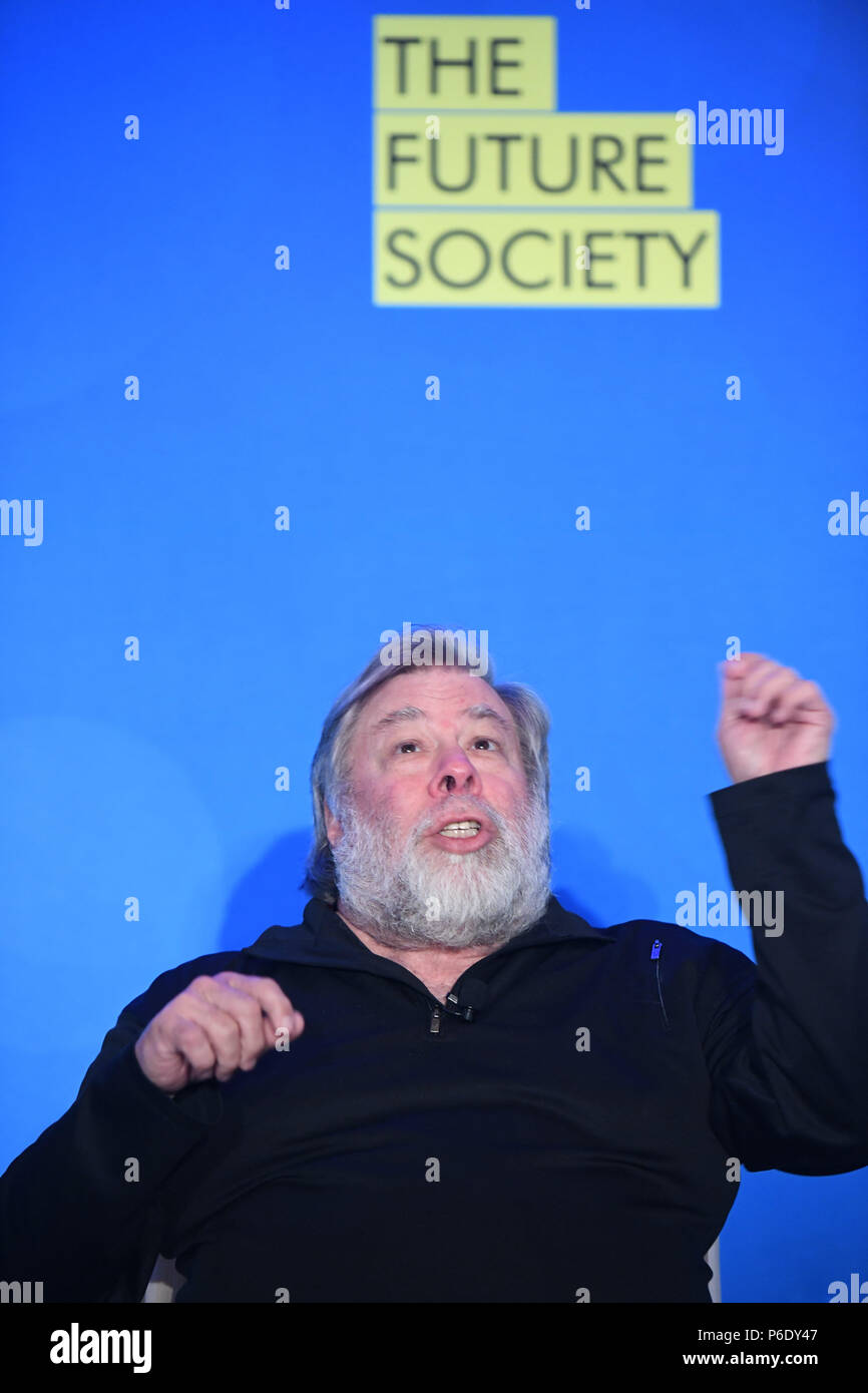 La Silicon Valley, USA. 29 Juin, 2018. Co-fondateur d'Apple Steve Wozniak assiste à la U.S.- Chine AI Tech Summit dans la Silicon Valley, aux États-Unis, le 29 juin 2018. Les États-unis- Chine AI Tech Summit a eu lieu le vendredi dans la Silicon Valley, qui cherchent à commencer un dialogue ouvert entre tech les dirigeants des deux pays sur les principaux défis de l'avenir avec l'accélération de l'IA dans diverses industries. Credit : Wu Xiaoling/Xinhua/Alamy Live News Banque D'Images