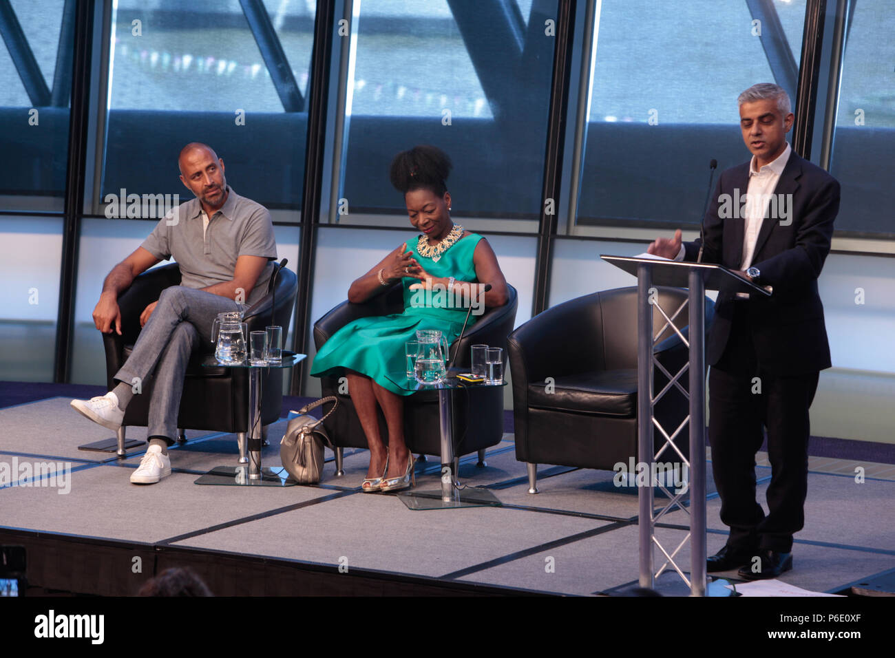 London UK 30 juin 2018 Le maire de Londres, Sadiq Khan,ouvrir l'événement à l'hôtel de ville, aux côtés de Matthew Ryder, adjoint au maire et la Baronne Floella Benjamin, OBE, un Trinidadian-British auteur, actrice.Elle est connue sous le nom de presenter des programmes pour enfants tels que Play School, jeu à l'écart , et l'avance rapide. Le 28 juin 2010, Dame Benjamin a été présenté à la Chambre des Lords en tant que pair à vie nommés par les libéraux-démocrates avec l'intitulé de la Baronne Benjamin, de Beckenham dans le comté du Kent.@Paul Quezada =Neiman/Alamy Live News Banque D'Images