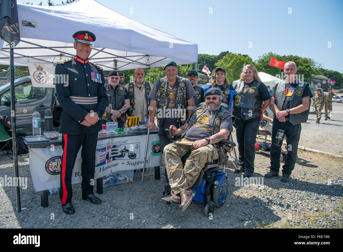 Helston, UK, 30 juin 2018. Lord-Lieutenant de Cornwall, le colonel Edward Thomas Bolitho avec les Forces armées Les forces armées Bikers Bikers est une moto Royaume-uni charité qui vise à aider les anciens membres des forces armées en besoin de bienfaisance à la suite d'une blessure ou d'autres de l'expérience ...Crédit : Kathleen White/Alamy Live News Banque D'Images