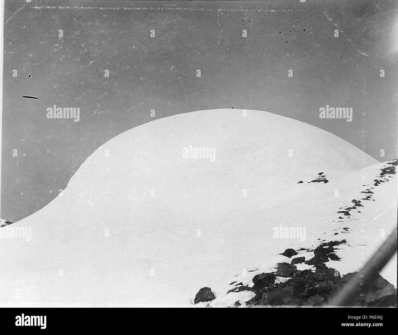 . Anglais : Columbia Crest, sommet du Mont Rainier, ca. 1897 . Anglais : Maintenant situé à Mount Rainier National Park, qui a été créée en 1899. PH Coll 35,234 Sujets (LCTGM) : Montagne--Washington (État) Sujets (LCSH) : Columbia Crest (Washington) ; le mont Rainier (Wash.) . vers 1897 11 Columbia Crest, sommet du Mont Rainier, ca 1897 (101) SARVANT Banque D'Images