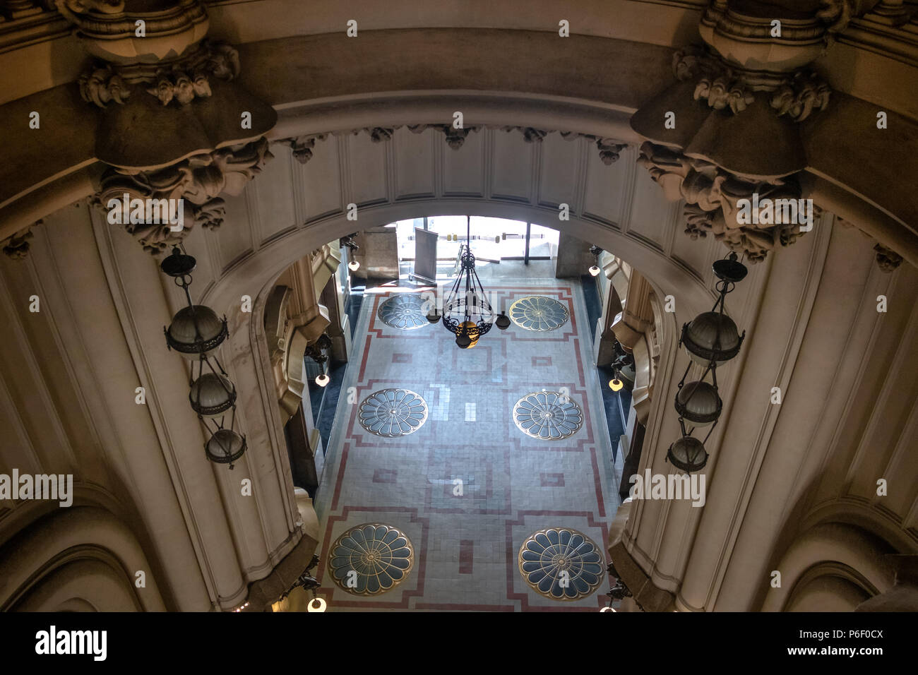 Hall d'entrée inspiré dans l'enfer de Palacio Barolo Barolo (Palace) - Buenos Aires, Argentine Banque D'Images Hall d'entrée inspiré dans l'enfer de Palacio Barolo Barolo (Palace) - Buenos Aires, Argentine Banque D'Images