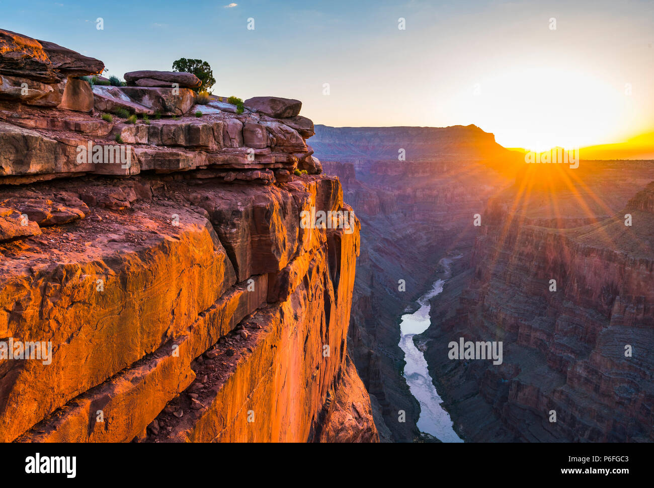 Vue panoramique de Toroweap surplombent au lever du soleil dans la rive nord, le parc national du Grand Canyon, Arizona, USA. Banque D'Images