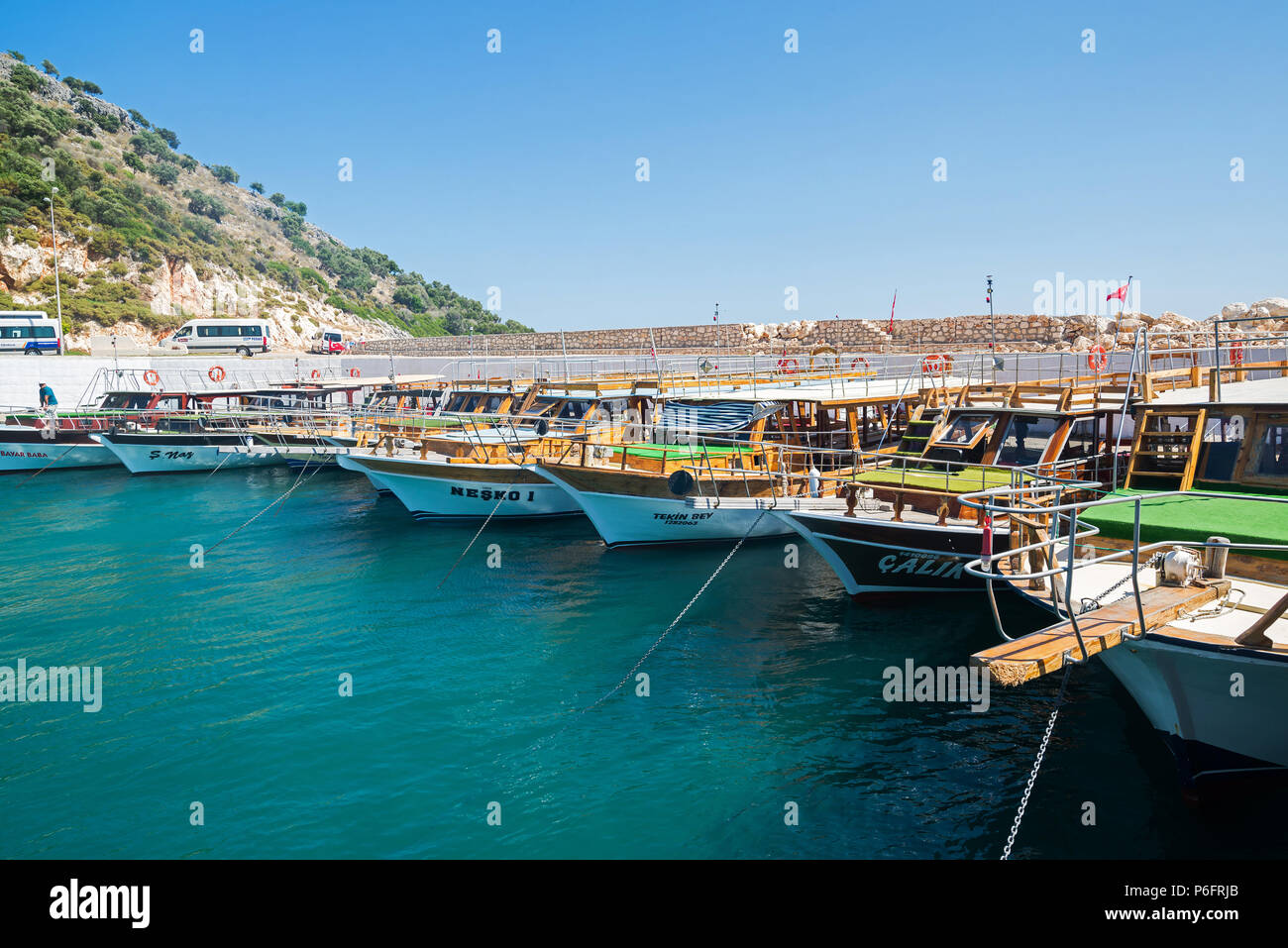 Kemer, Turquie - 06.20.2014. Les bateaux de plaisance pour un touristes près de Pier Banque D'Images