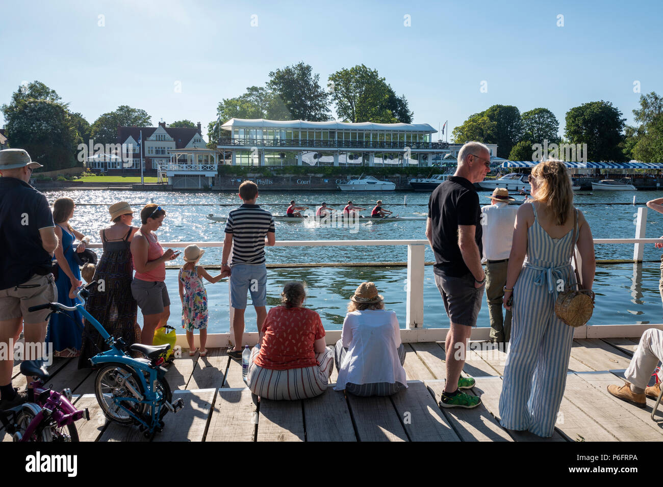 Henley on Thames, Royaume-Uni, le 29 juin 2018, Vendredi, 'Henley Royal Regatta', les spectateurs à regarder les courses de qualification, [Temps] Sentiers Henley Atteindre, Tamise, vallée de la Tamise, en Angleterre, © Peter SPURRIER, 29/06/2018 Banque D'Images